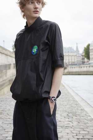 This Louis Vuitton Tambour Damier Cobalt watch is crafted from stainless steel, - Click Image to Close