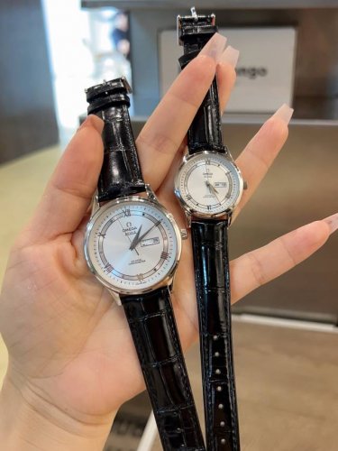Gold case + 20 steel strap 20 classic Omega couple's watch with dual calendar, i