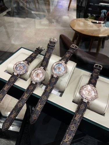 Treasure Hunters, Don't Miss Out On This Lv Full-Diamond Jewelry Watch For Good