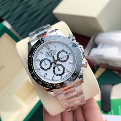A new and exciting new arrival! The Rolex Daytona is here! The Cosmograph Dayton