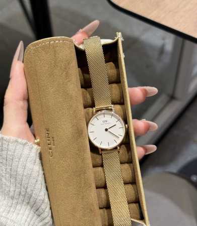 I was amazed by the actual Dw watch! The white dial and gold strap are such a pe - Click Image to Close