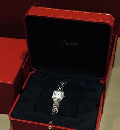 Cartier Cheetah Mini is so cute It is not heavy to wear, and it is easy to wear
