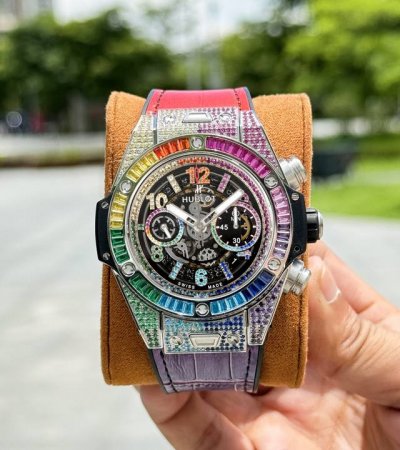 Yublot Full Diamond Model Hublot is referred to as "Hub" and "Hengbao". The Bigb