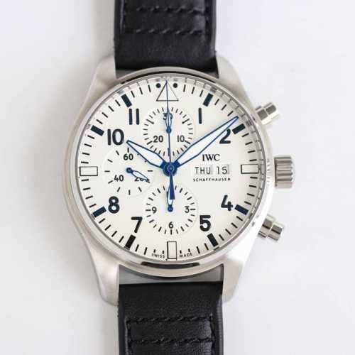 Iwc IWC 43Mm Quick-Release Strap Pilot Series Iw378003. 1. The watch features hi
