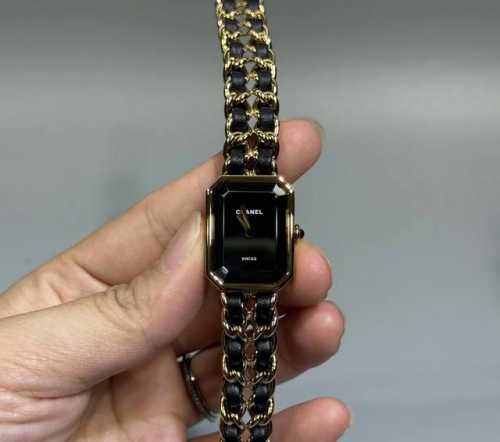 Charming old timesChanel vintage style sugar cube watchHigh-quality texture and
