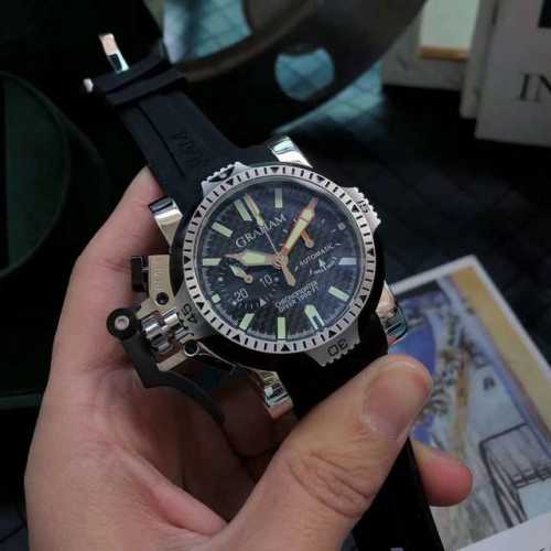 Graham watches also inherit the spirit of innovation in functional design. The b