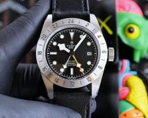 Tudor Qichen series equipped with Zhengmingzhu movement Size: 42mm Coated glass