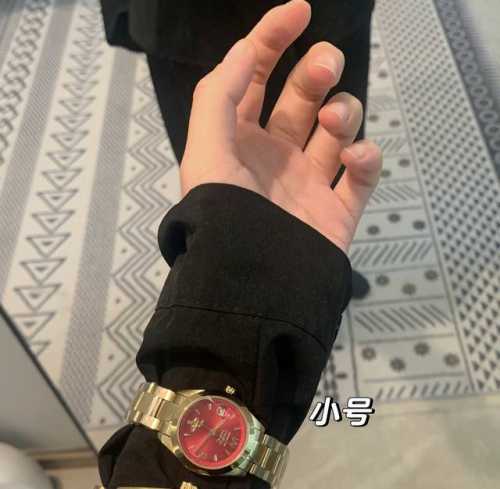 The dial is a vibrant dragon fruit color, the kind that screams "I'm immortal, y