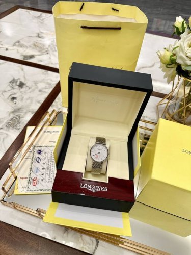 Same packaging as picture Longines La Grande Classique watch has arrived! Super