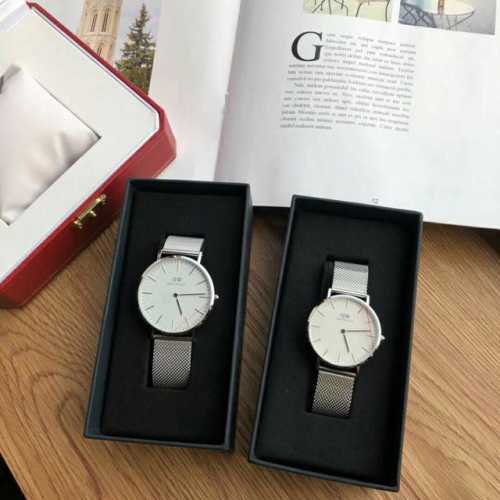 Dw's New Minimalist And Fashionable Watch, With A Modern Dial Design, Combines T