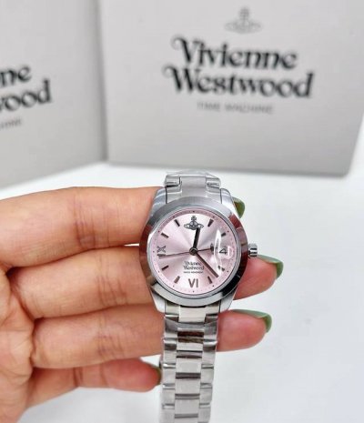The super eye-catching Queen Mother's girlish pink small dial watch is not that