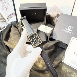 White case and black gold Chanel's latest model is here. You can't wear a Chanel White case and black gold Chanel's latest model is here. You can't wear a Chanel