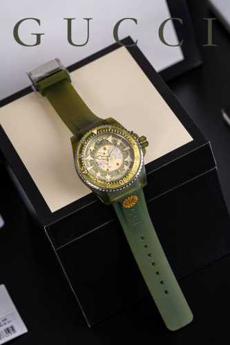 G6 introduces the new Gucci Dive series watch, inspired by diving watches. Eleme
