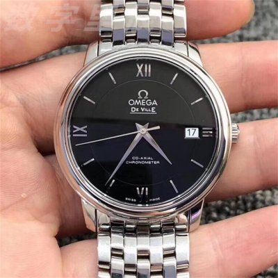 The popular Omega De Ville men's watch is a casual, simple and classic hit. The