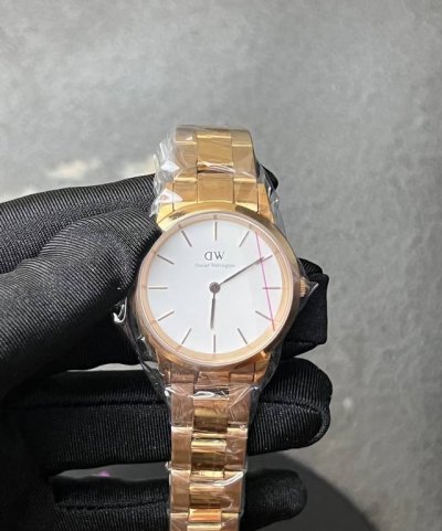 Dw Women's Quartz Watch, brand new white dial, rose gold, butterfly clasp, 30M w