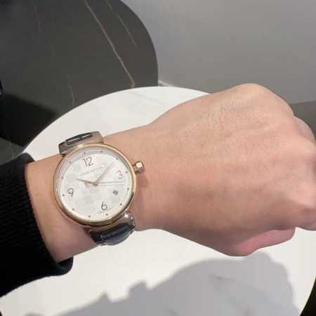 Real Shot Of Louis Vuitton, The Perfect Embodiment Of Luxurious Style And Exquis - Click Image to Close