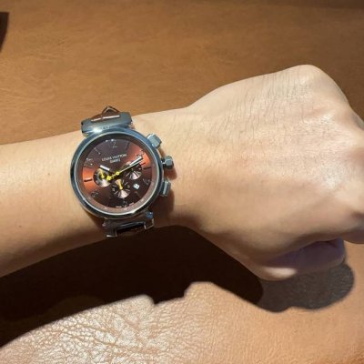 Lv Lv Louis Vuitton, paired with Tambour's signature round case, adds a sense of