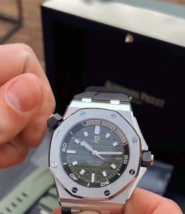 Brand: A Audemars Piguet Royal Oak Offshore : Series: 15703 Series Design: The