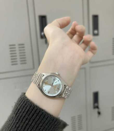 Got my 29mm watch in Empress Broken Ice Blue! It's gorgeous! It looks great in