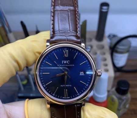 Assembled for a watch enthusiast: IWC Portofino blue dial with gold hands (Ddd). - Click Image to Close