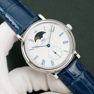 the pinnacle of beauty, IWC's most dazzling star, the IWC Long Kinetic Moon Phas