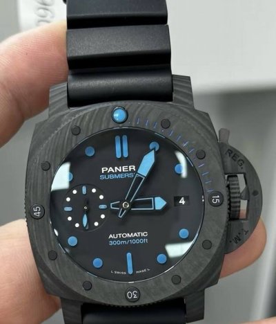 Panerai automatic mechanical movement, 300m water resistance, date display, men'