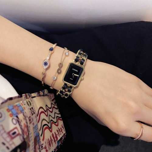 Hot item arrives at a great price. Chanel Paris Fashion Show, international bra