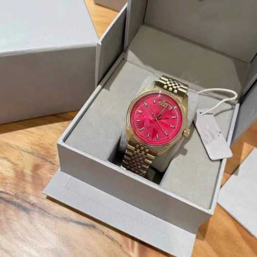 The latest Vivienne watch is here! Two strikingly contrasting colors. The rose-r