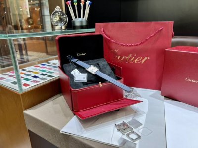 Dr. New! Cartier's Tank Must collection. The Tank Must draws direct inspiration