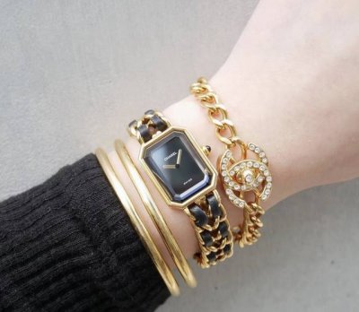 Charming old timesChanel vintage style sugar cube watchHigh-quality texture and