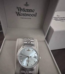 The girl who wore the Queen Mother's watch is here, the Queen Mother with Saturn
