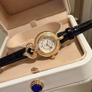 Van Cleef & Arpels Charms Gold Collection: The classic Van Cleef & Arpels Charm