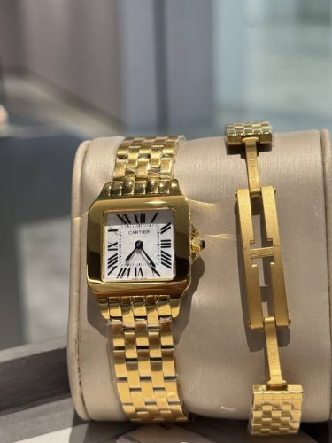 Gold + 20 Diamonds Cartier Vintage Santos Series Medium Size: Width 26mm Length