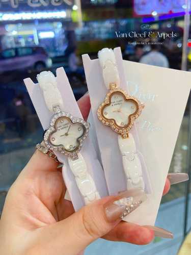 Van Cleef & Arpels Alhambra Vintage Four-Leaf Clover Lucky Collection with a wh