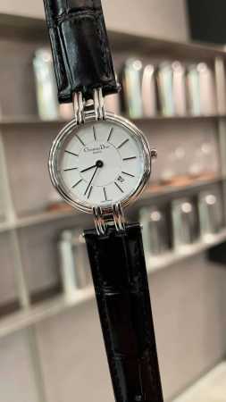 dior Pumpkin Embossed Series Wearing A Light Shirt, The Exposed Skin Always N - Click Image to Close