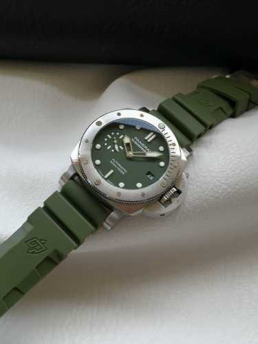 Vs: Panerai Submersible Pam01055 Watch, Rubber-Brushed Stainless Steel-Dark Mili