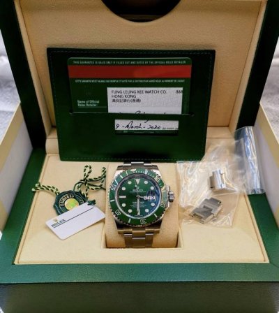 Rolex 116610Lv, discontinued second-generation green Submariner, complete set, b