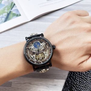 Complex timepieces are luxurious and atmospheric. Classic new products are laun