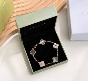 Van Cleef & Arpels "5-Flower Grey Mother-Of-Pearl Single Flower Full Diamond Bra
