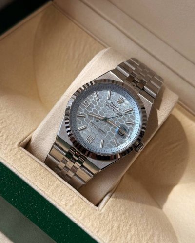 Gentlemanly Style! Rolex's new Land-Dweller 40Mm watch is now available. Officia