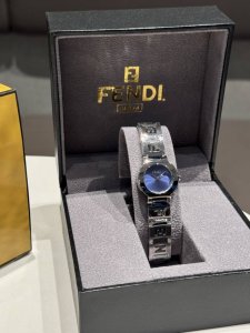 Box 10 Fendi women's watch, classic hollow strap design, white tassel dial, orig