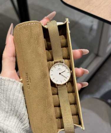 I was amazed by the actual Dw watch! The white dial and gold strap are such a pe - Click Image to Close