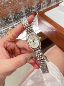 Cartier ladies' watch with imported quartz movement. This watch is very popular