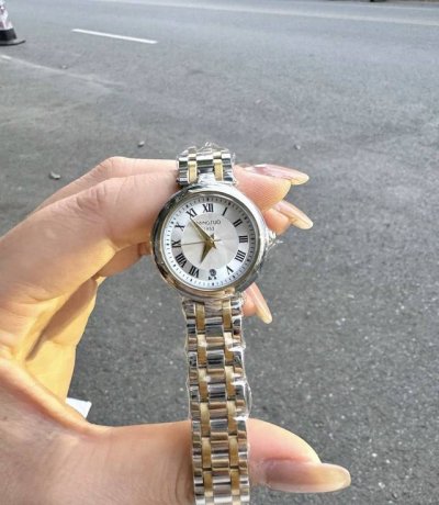 Tissot has released a new model of the Little Beauty series. The overall design