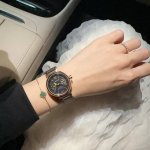 Lv This stylish women's watch features a clean and sophisticated design. A 1:1 r