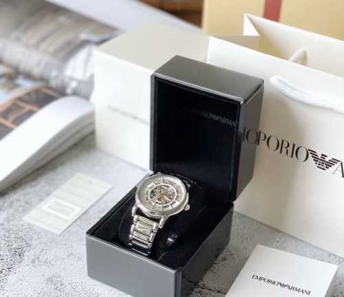 Armani men's watch. Model: Ar1980. Case: Stainless steel. Crystal: Mineral glass