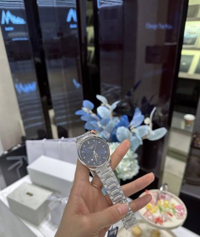 Longines Master Collection Moon Phase Blue Dial, a refined and gentlemanly boyfr