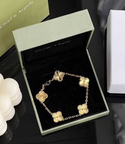 Van Cleef & Arpels Vca Four-Leaf Clover Five-Flower Gold Laser Bracelet. Highest