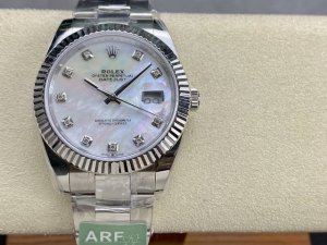Rolex Datejust 41Mm, both the classic dogtooth bezel and the low-key aperture ar