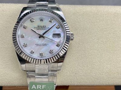 Rolex Datejust 41Mm, both the classic dogtooth bezel and the low-key aperture ar